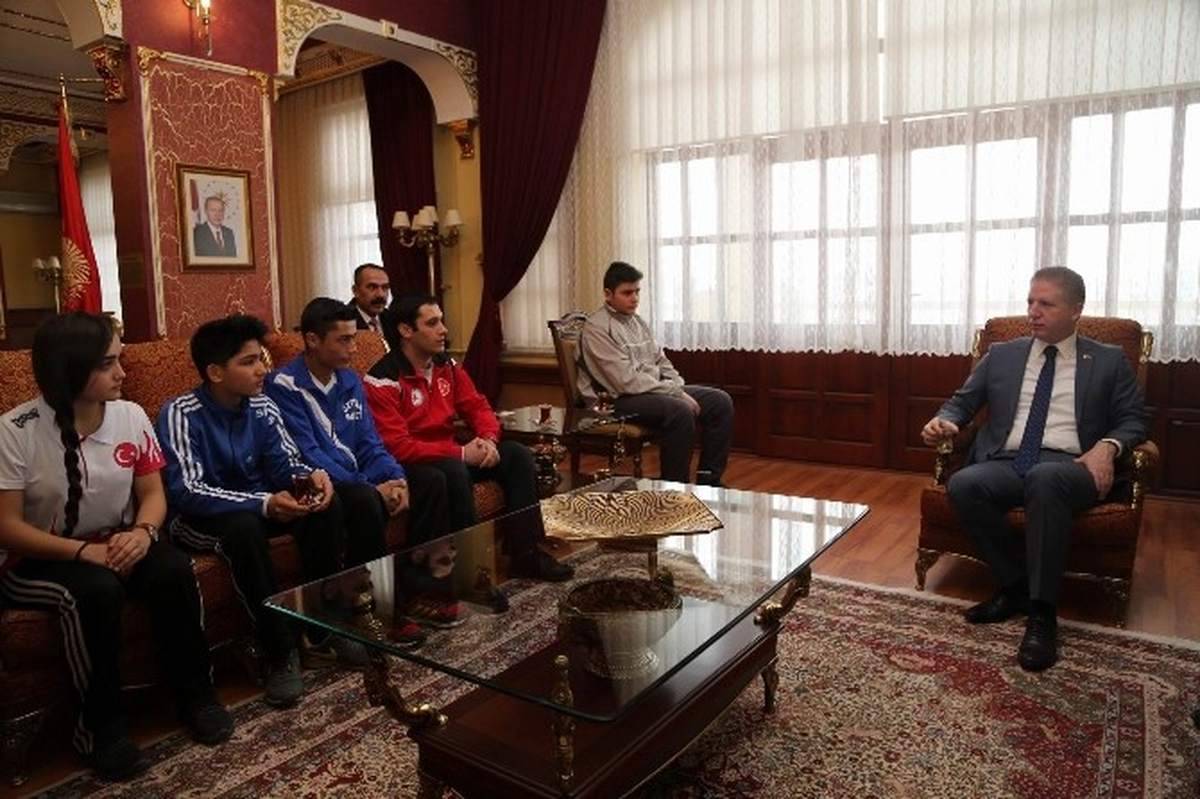 Sporculardan, Vali Gül\'e Ziyaret