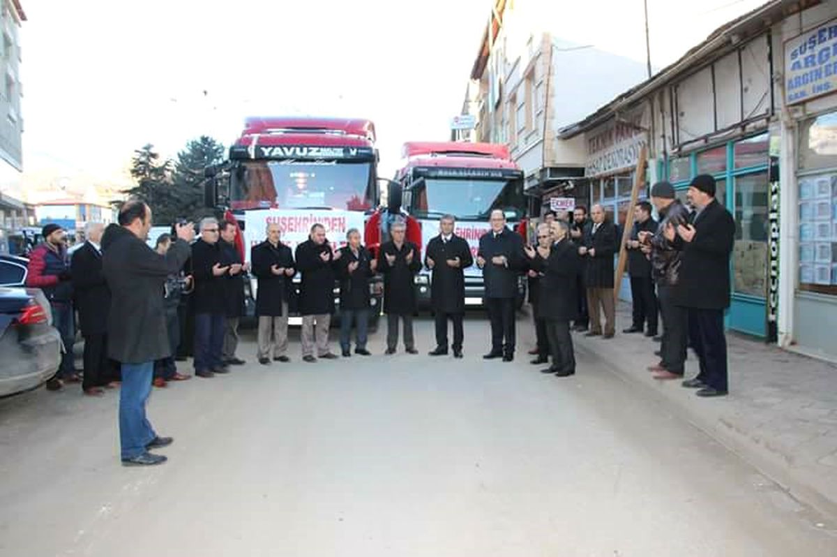 Suşehri\'nde Haleplilere 4 Tır Yardım