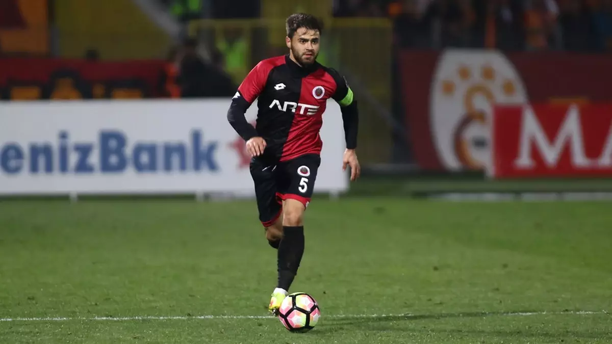 Ümit Özat: "Ahmet Çalık Türkiye\'nin En İyi Stoperi"