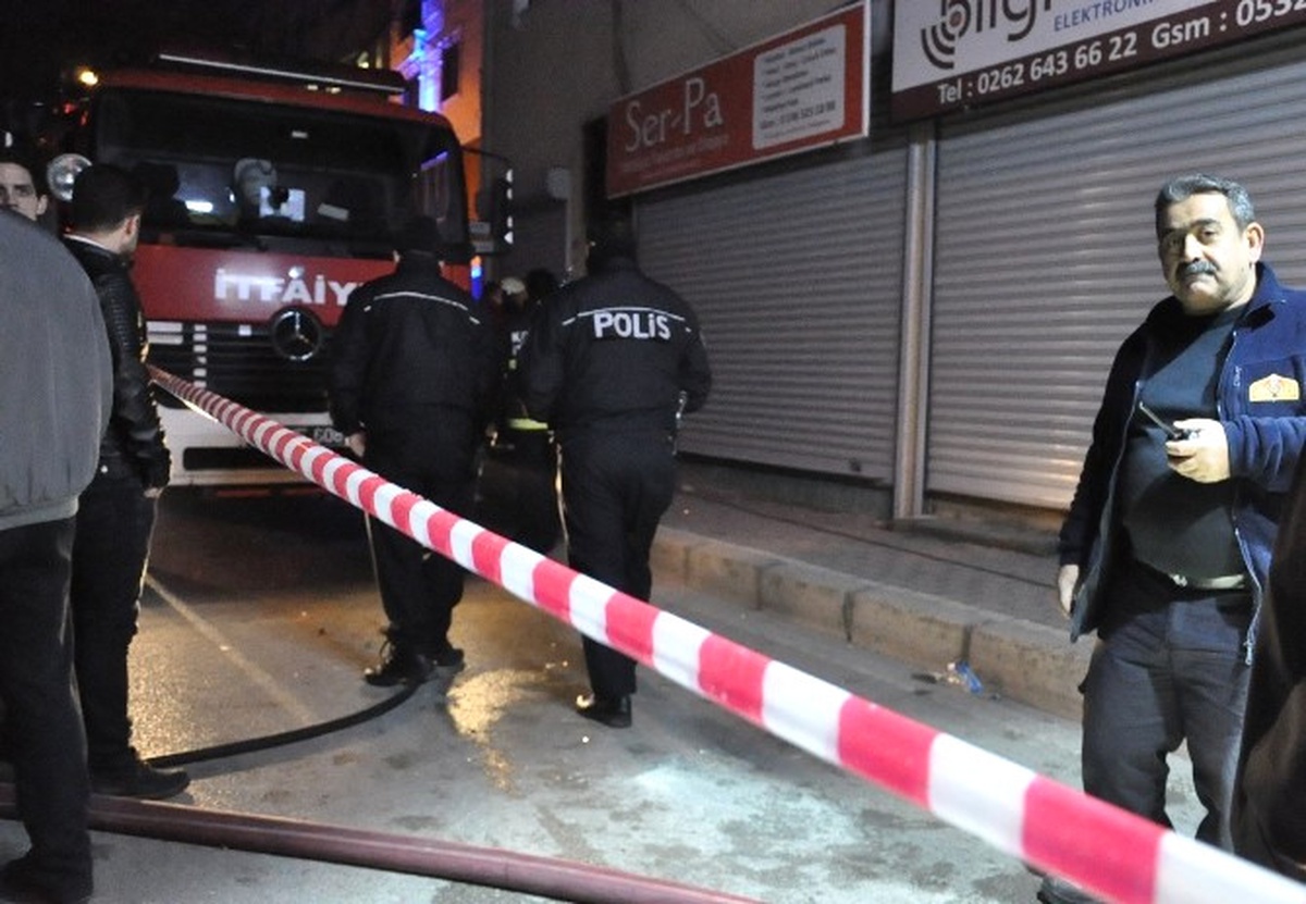 Yangında Can Pazarı: 5 Kişi Dumandan Zehirlendi