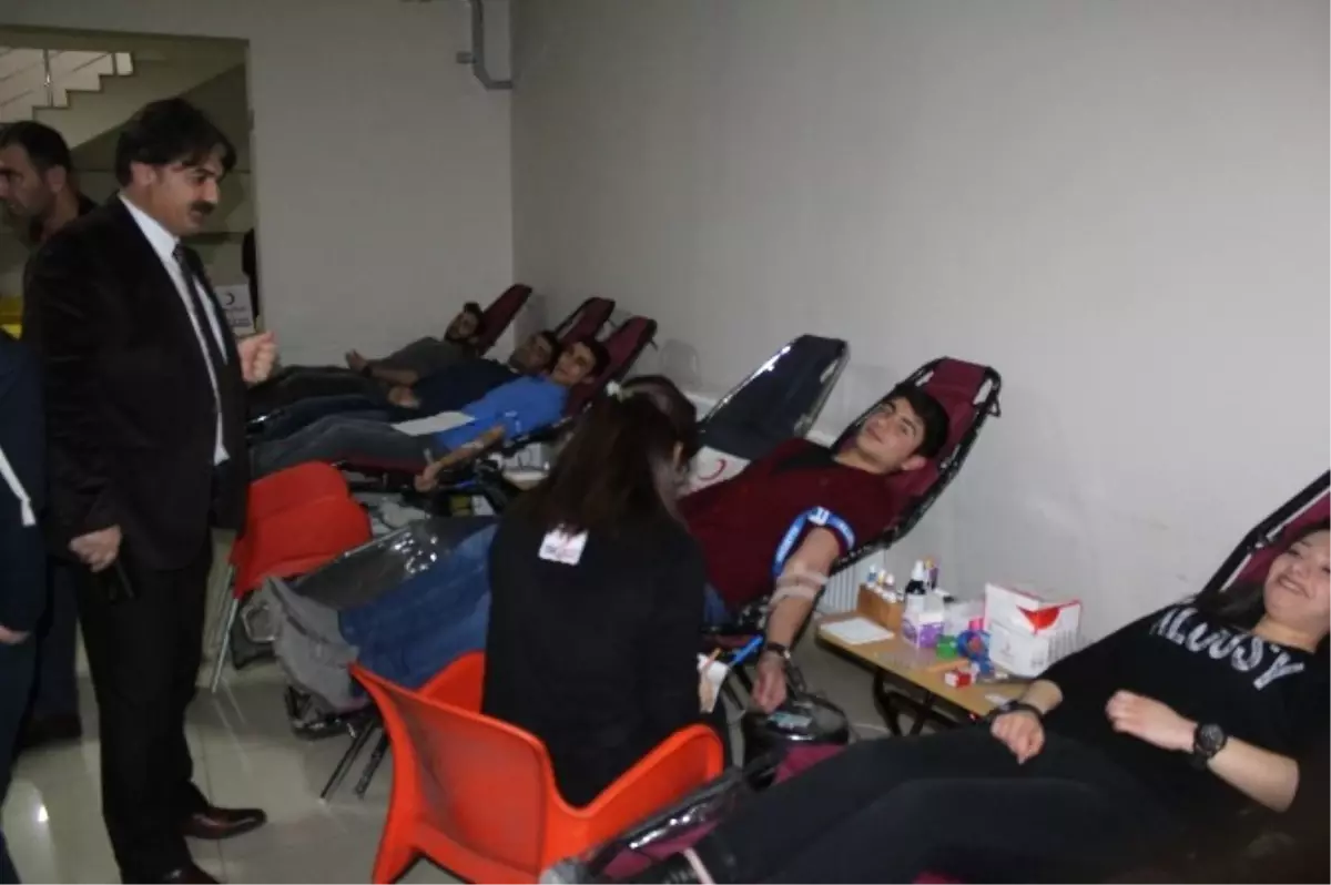 Yeni Hamle Eğitim Kurumları Kızılaya Kan Bağışında Bulundu
