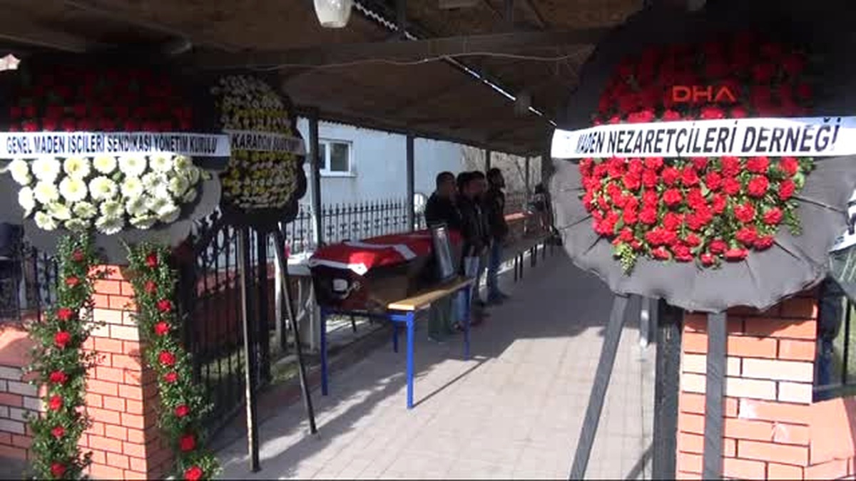 Zonguldak Maden Ocağındaki Iş Kazasında Ölen Madenci Toprağa Verildi