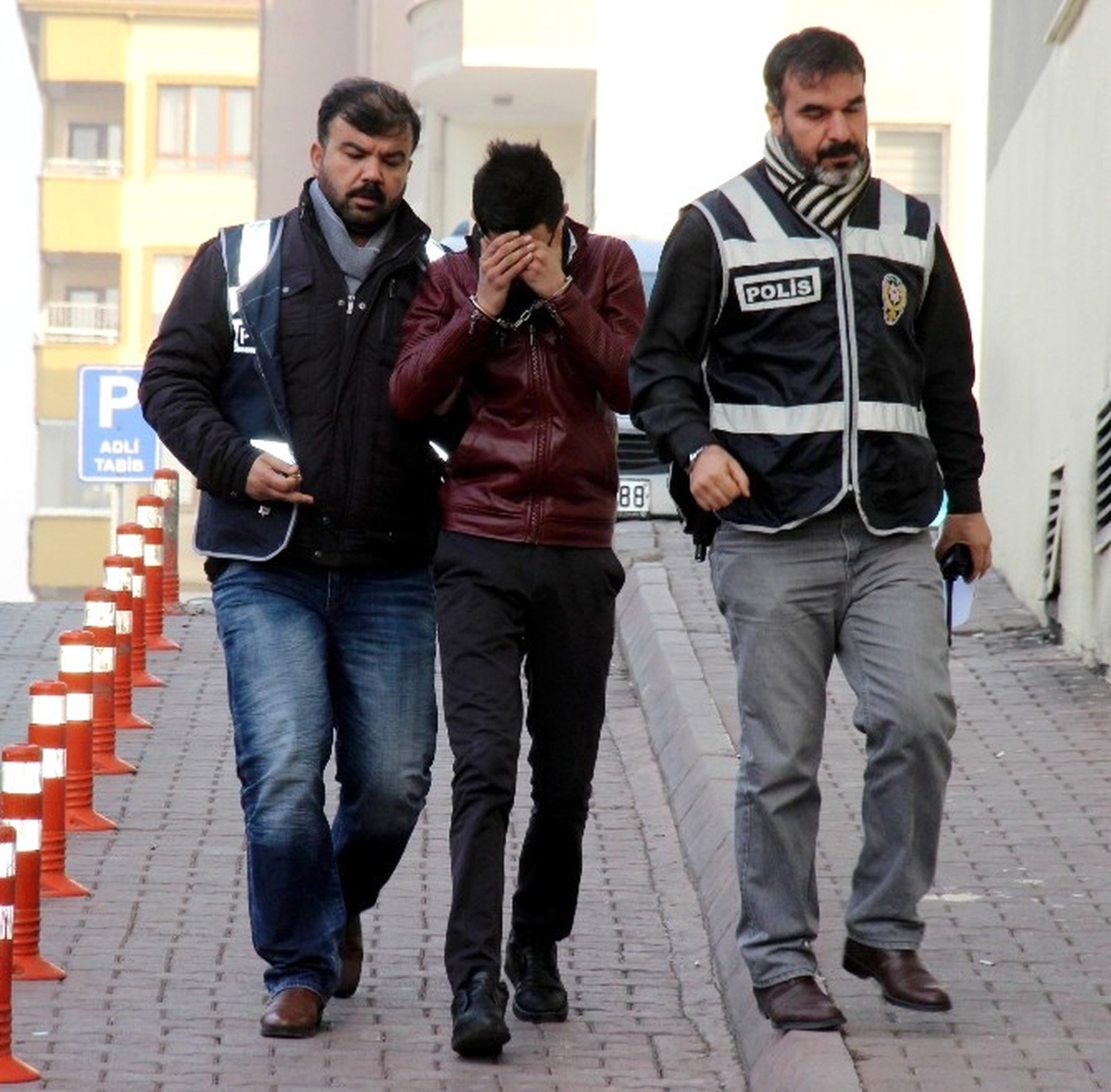 8 Ayrı İş Yerinde Hırsızlık Yapan Zanlı Yakalandı