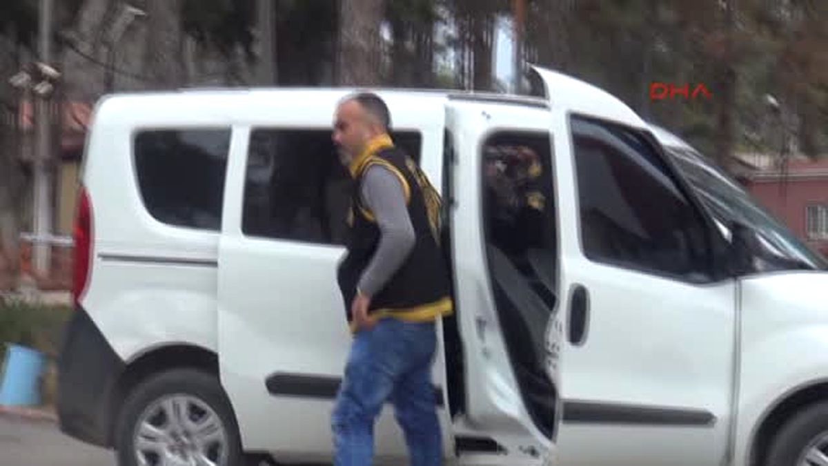 Kendini Savcı Diye Tanıtan Dolandırıcı, 43 Bin TL\'yi Alırken Yakalandı