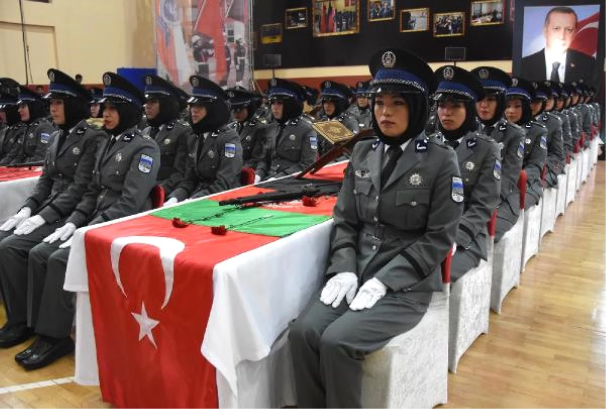 Afgan Kadın Polisler \'Sivas\'ın Yollarına\' Türküsüyle Mezun Oldu