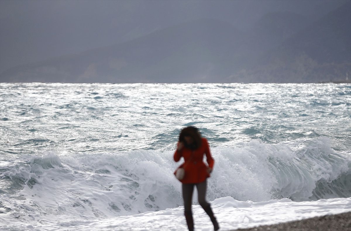 Antalya\'da Fırtına