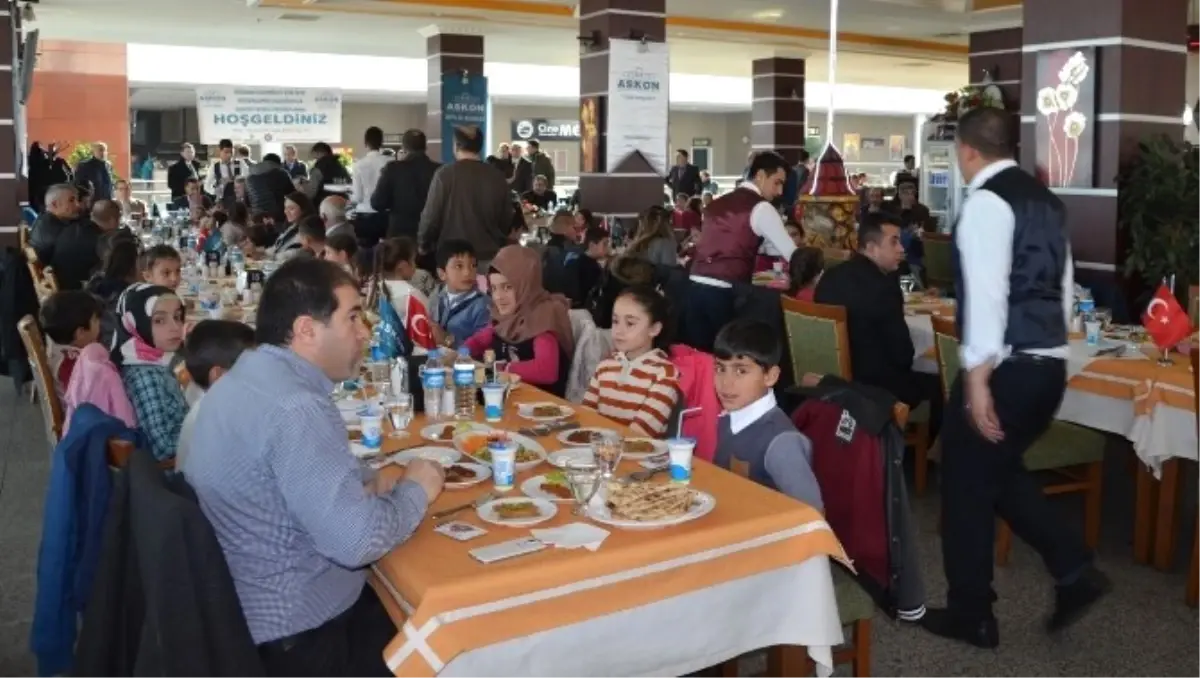 Askon Bitlis Şubesinden 100 Öğrenciye Giyim ve Kırtasiye Yardımı