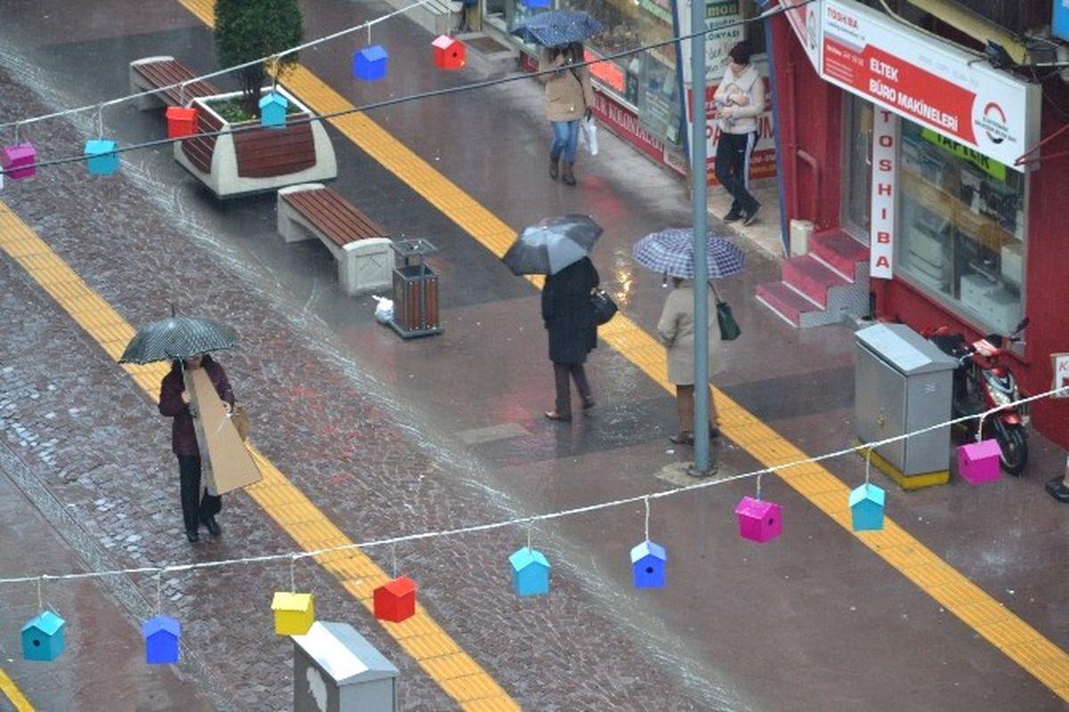 Balıkesir\'de Sağanak Yağış Hayatı Olumsuz Etkiliyor
