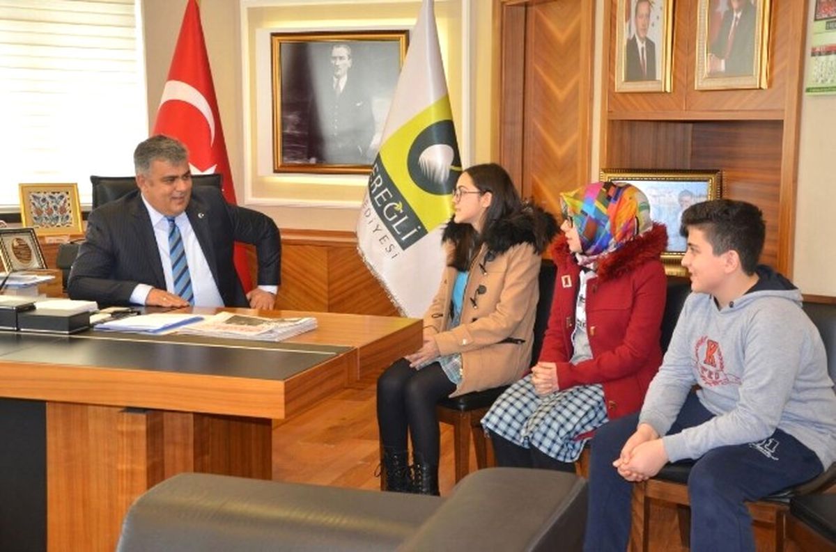 Başkan Özgüven, Teog\'da Başarılı Olan Öğrencileri Ödüllendirdi