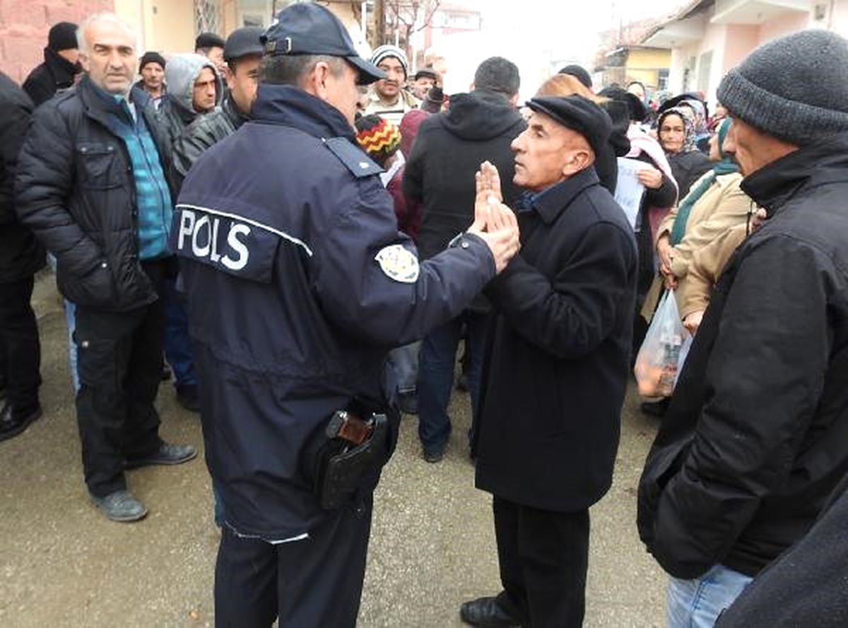 Baz İstasyonuna Tepki : 4 Kişi Yaralandı
