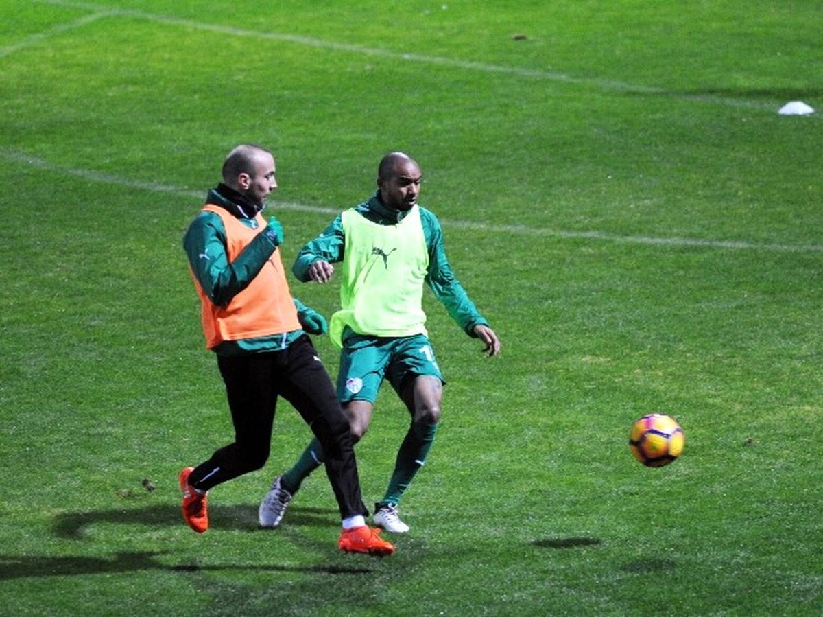 Bursaspor\'da Mesai Sürüyor