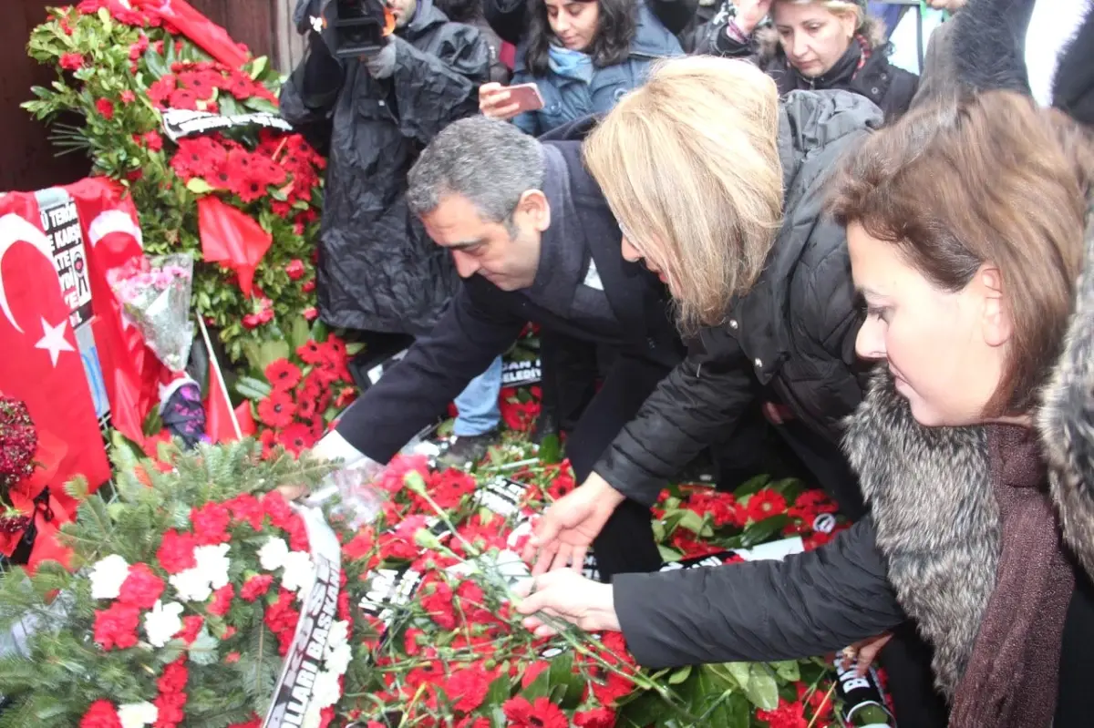 CHP Kadın Kolları\'ndan Reina Önünde Saygı Duruşu