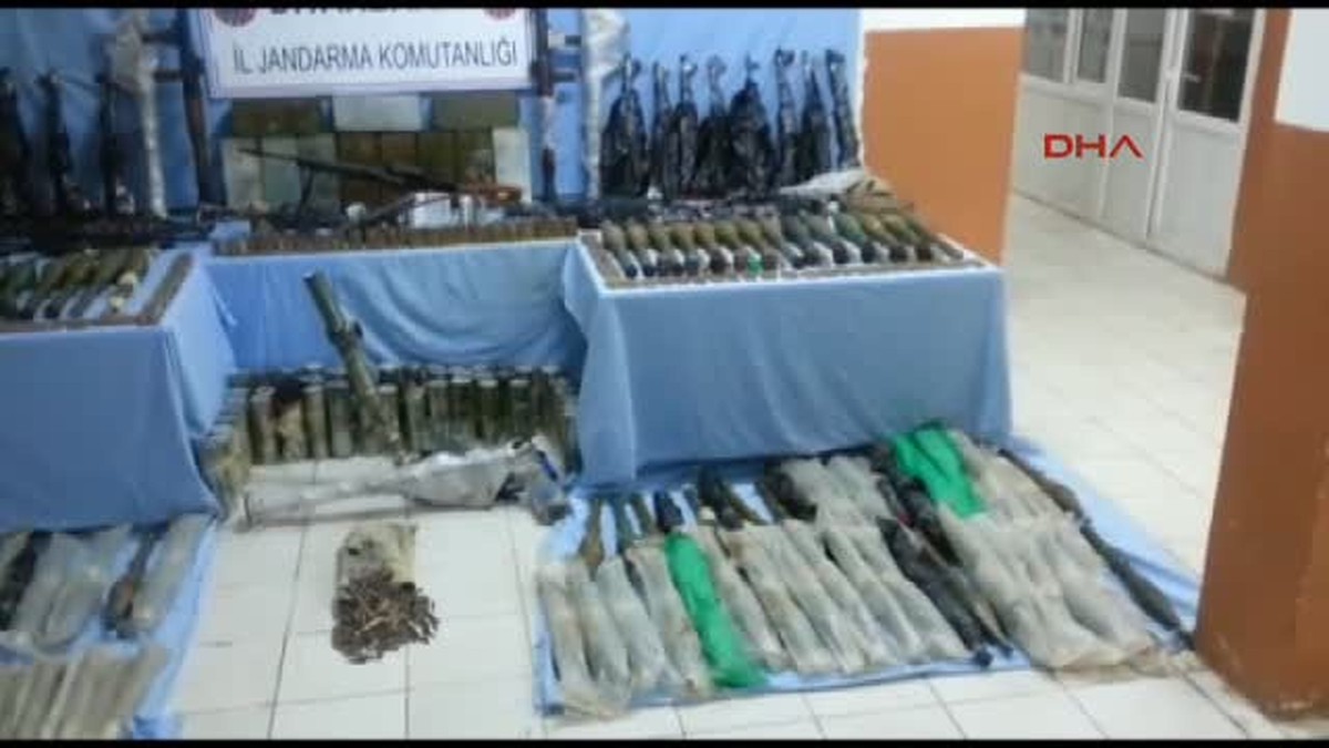 Diyarbakır - PKK\'nın 4 Silah Deposundan Çok Sayıda Silah, Mühimmat ve Patlayıcı Ele Geçirildi