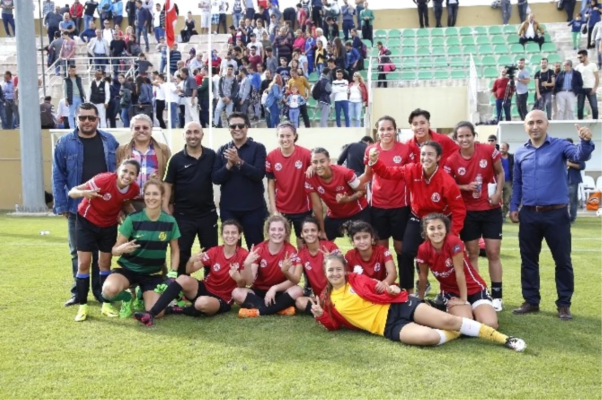 Döşemealtı Kadın Futbol Takımı Trabzon Yolcusu