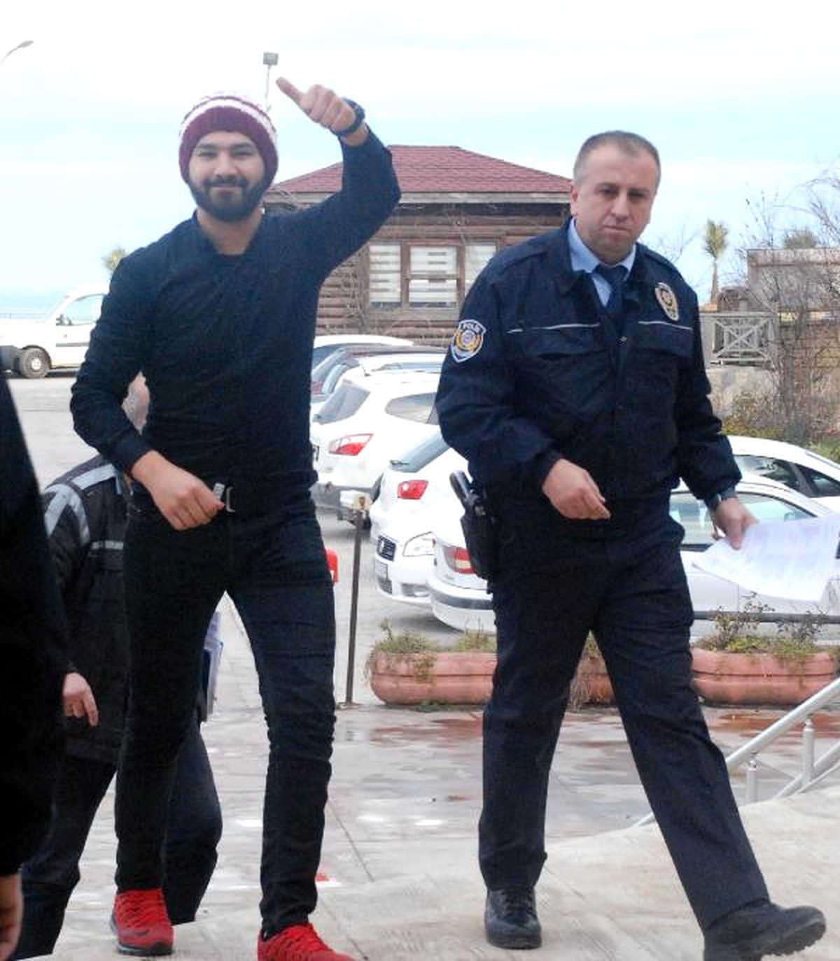 Düzce\'de 2 Genç, \'Cumhurbaşkanına Hakaret\'ten Tutuklandı