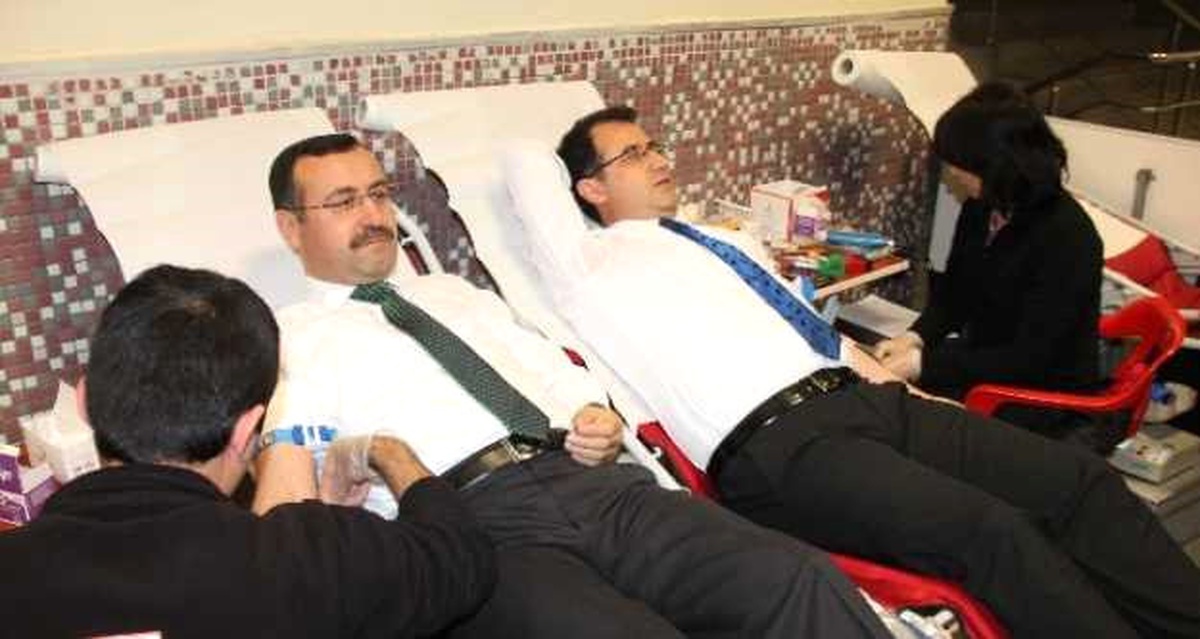 Elazığ Adliyesi Personelinden Kızılay\'ın Kan Bağışı Çağrısına Destek