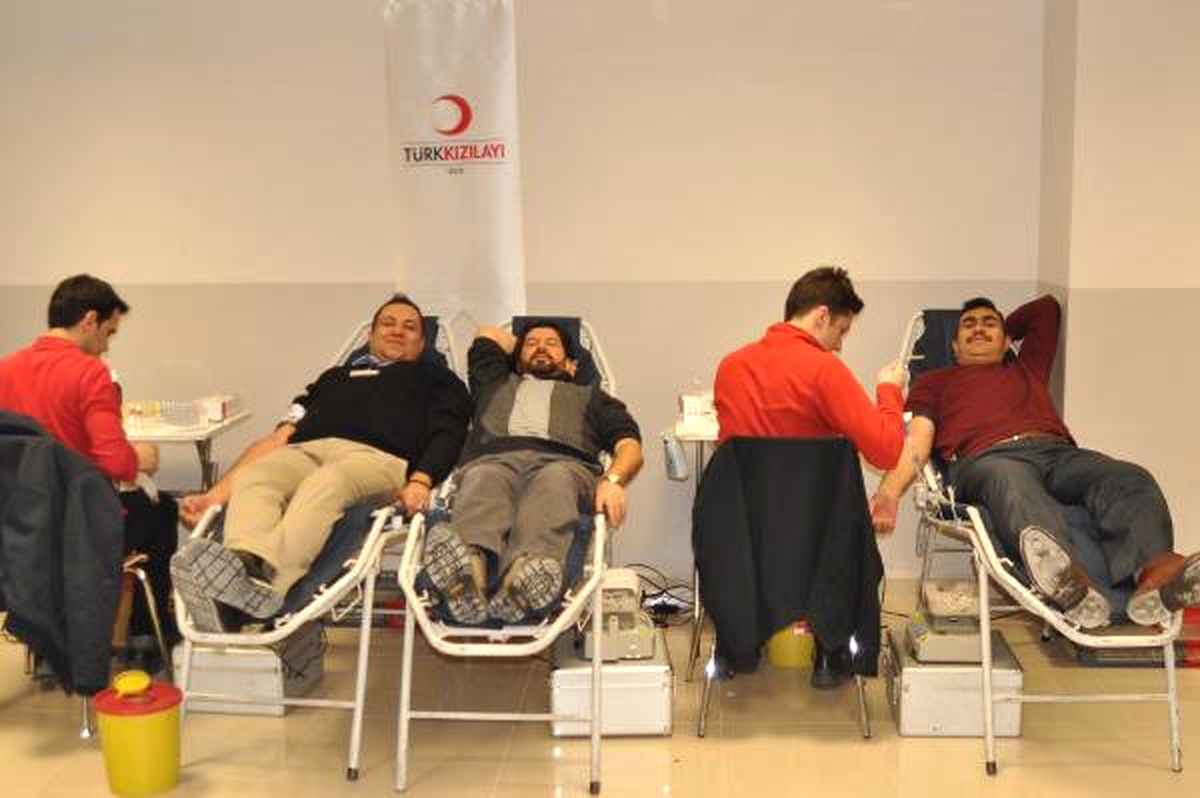 Eskişehir\'de Polisler Kan Bağışında Bulundu