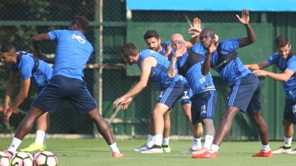 Fenerbahçe\'nin 1 Haftalık İzini Sona Erdi. 6 Günlük Kamp İçin Yarın Antalya\'ya Gidilecek
