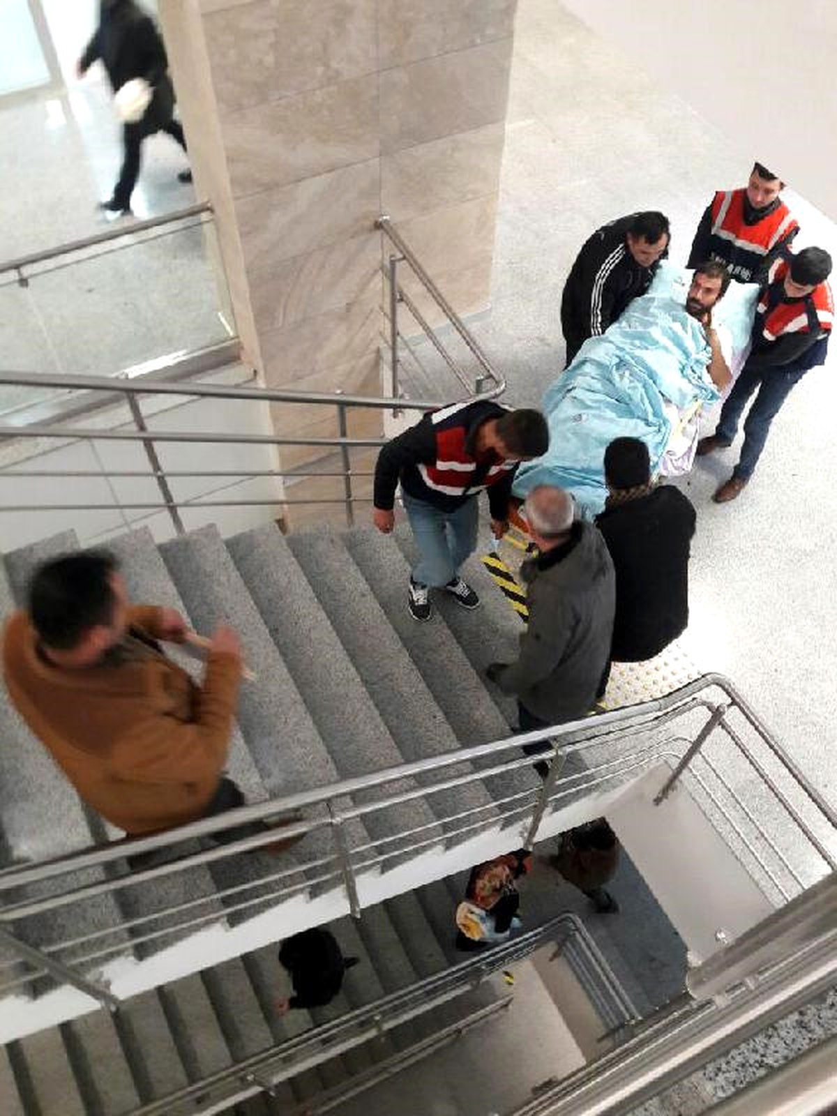 Gri Liste\'de Yeralan PKK\'lı Terörist, Sedyeyle Adliyeye Getirildi