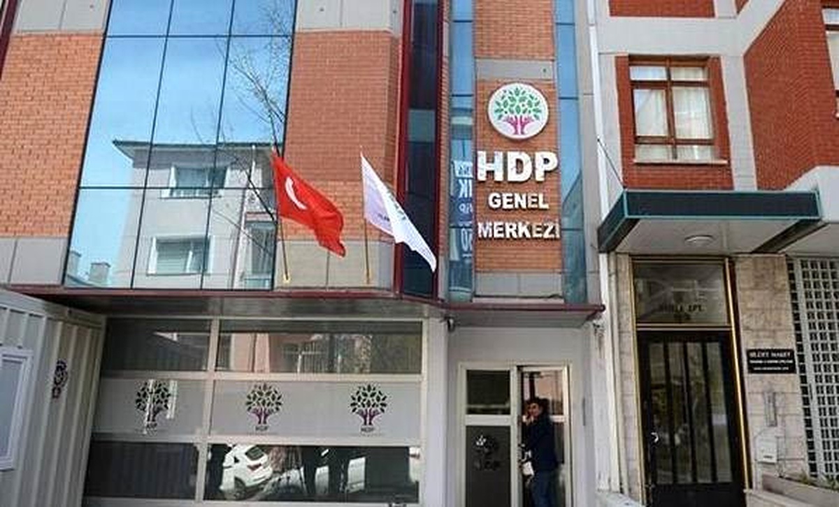 Hdp: İzmir\'de Adliye Önünde Yapılan Saldırıyı En Sert Biçimde Kınıyoruz