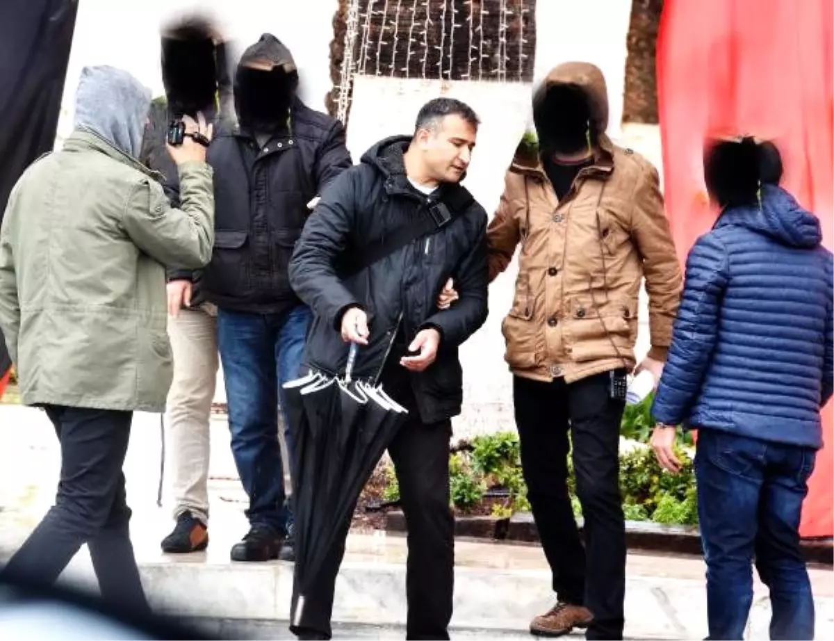 İşe İade İsteyen Öğretmenden Tek Kişilik Eylem