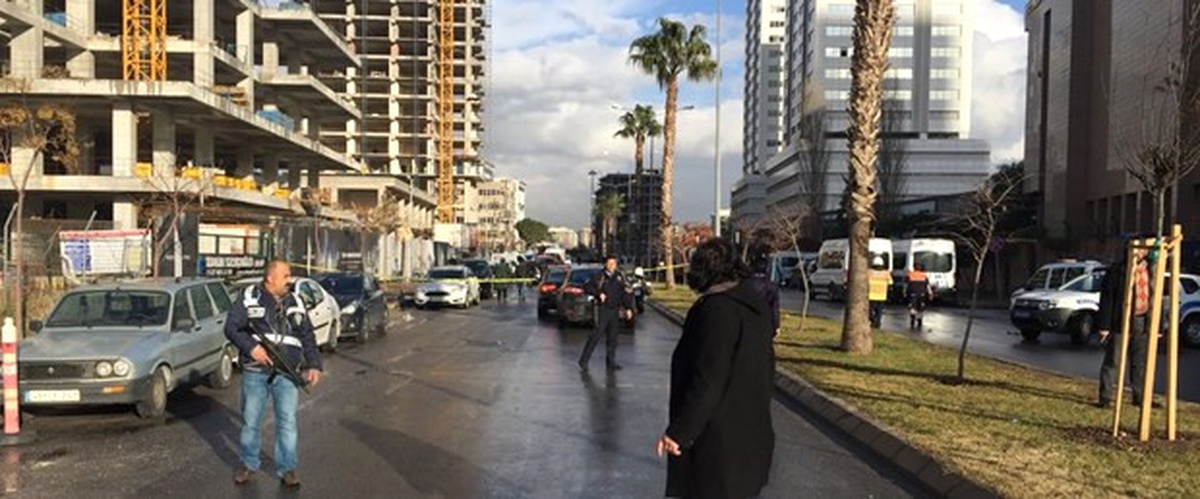 İzmir Adliyesine Saldırı: 2 Terörist Ölü Ele Geçti, 1 Polis, 1 Mübaşir Şehit (1)