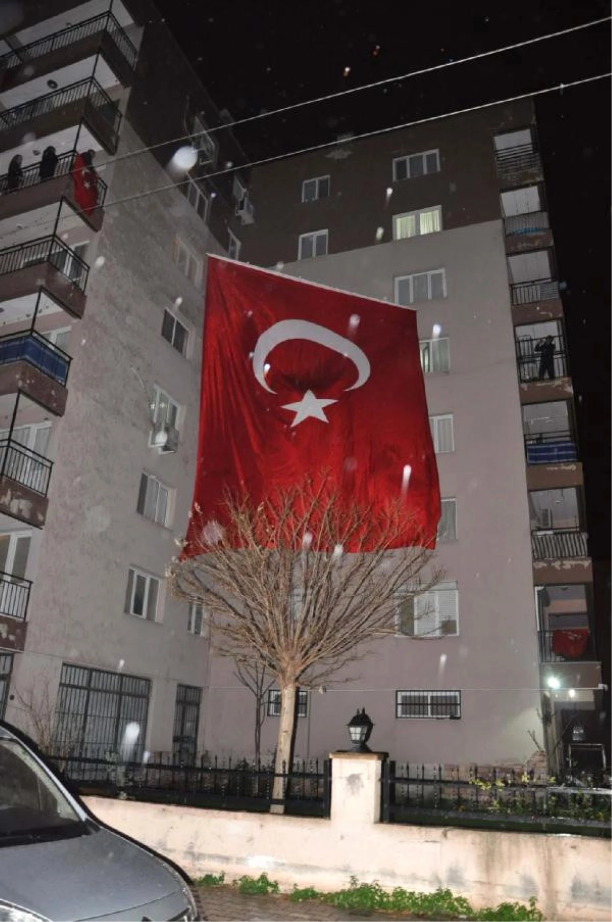 İzmir\'de Adliyeye PKK Saldırısı: 2 Şehit, 2 Terörist Ölü Ele Geçti (9)