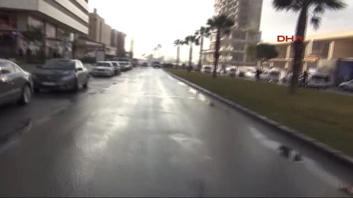 Izmir\' de Bombalı Araçla Saldırı 1 Polis Ile 1 Mübaşir Şehit Oldu -Olay Yerinden Ek Görüntüler
