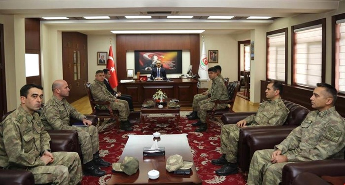 Kaymakam Arslan ve Komutanlardan Vali Yavuz\'a Ziyaret