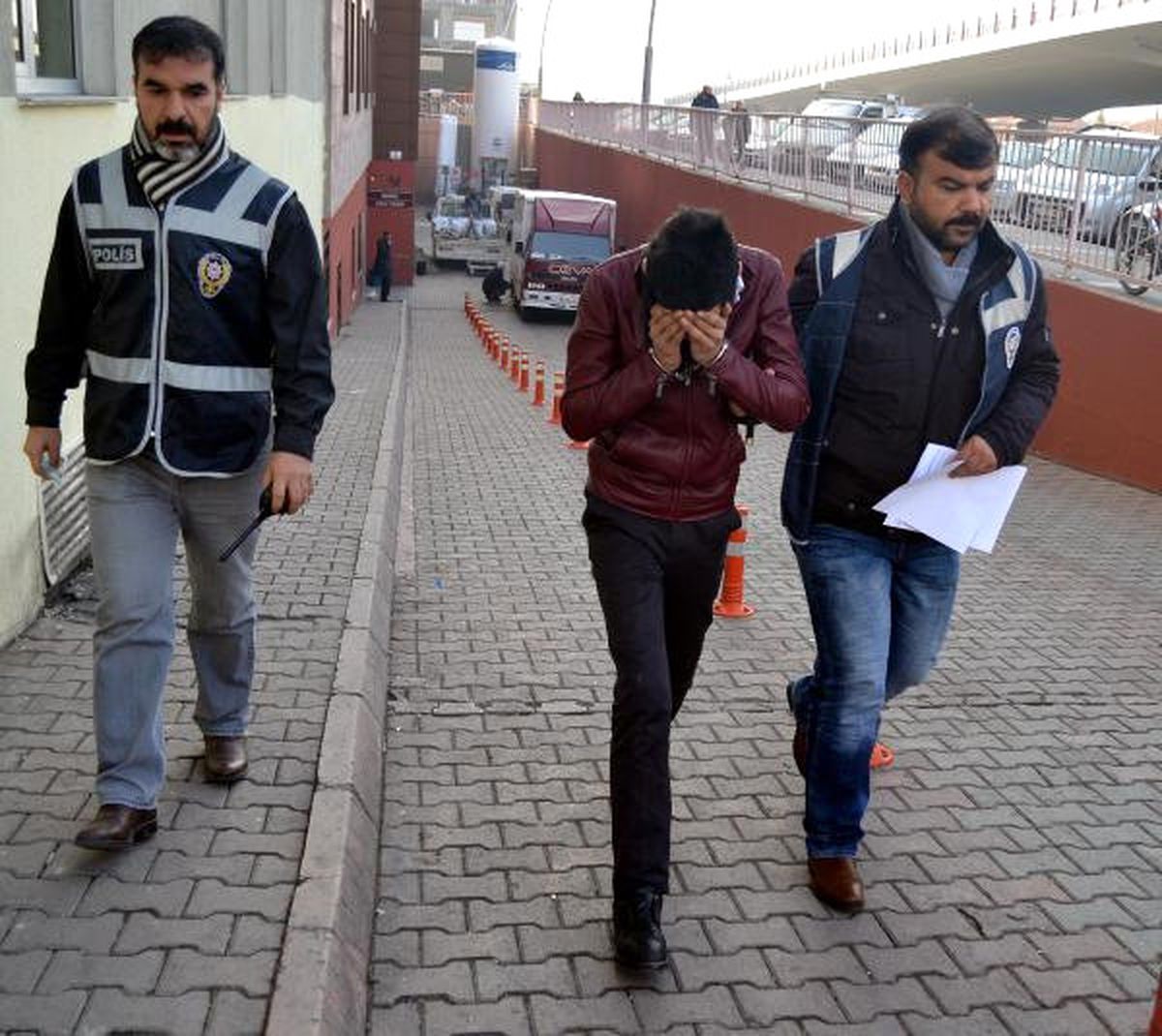 Kayseri\'de 8 İşyerinden Hırsızlık Yapan Garson Tutuklandı