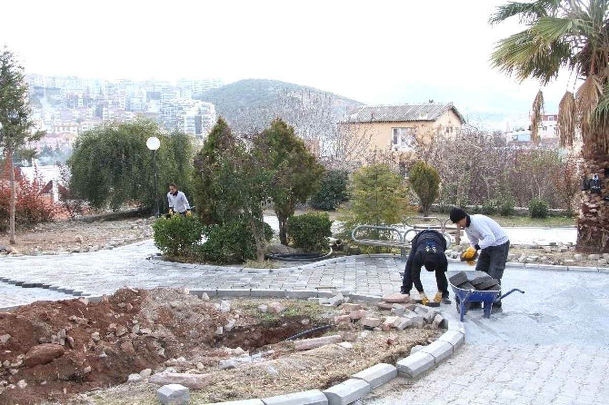 Kuşadası\'nda Parklar Yenileniyor