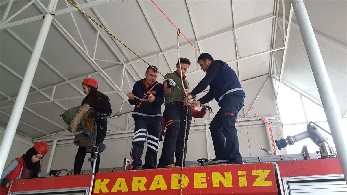 Lise Öğrencilerine İtfaiye Eğitimi