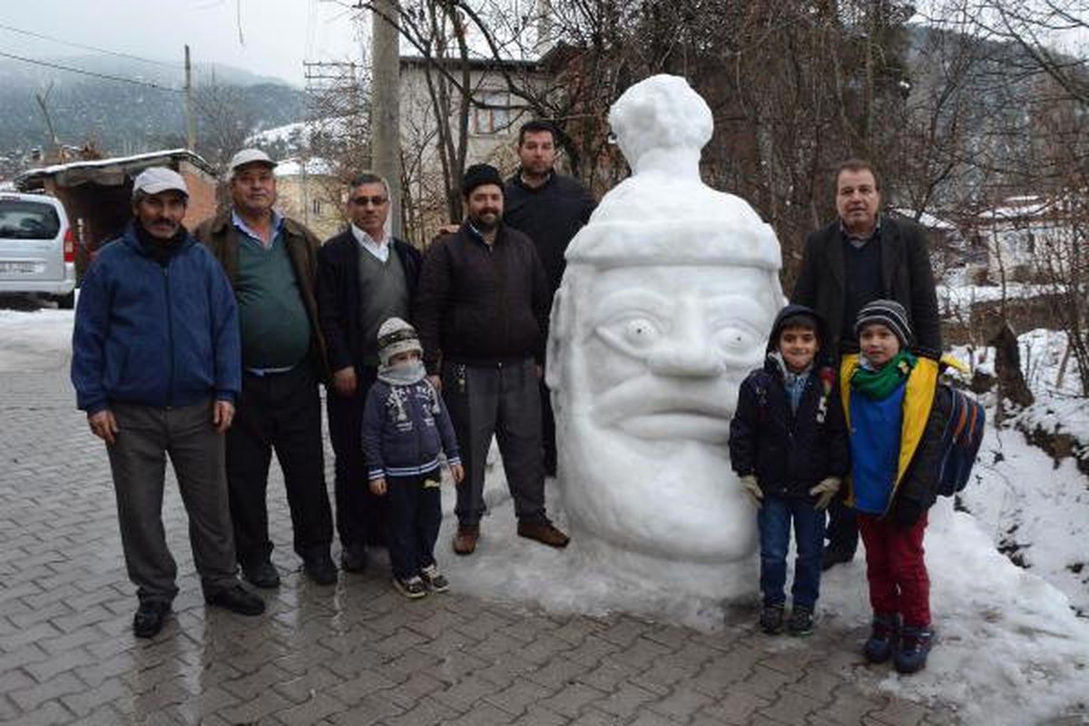 Nasrettin Hoca\'nın Kardan Büstünü Yaptılar