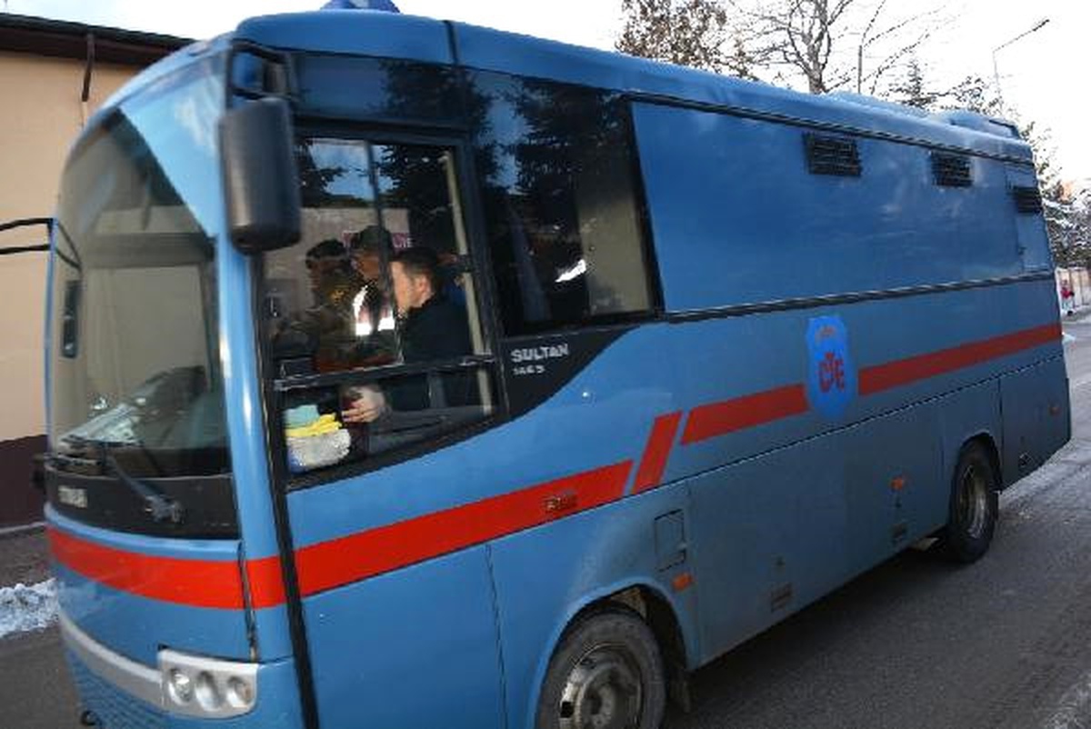 Niğde\'de Fetö\'den Tutuklanan 10 Öğretmen Hakim Karşısına Çıktı
