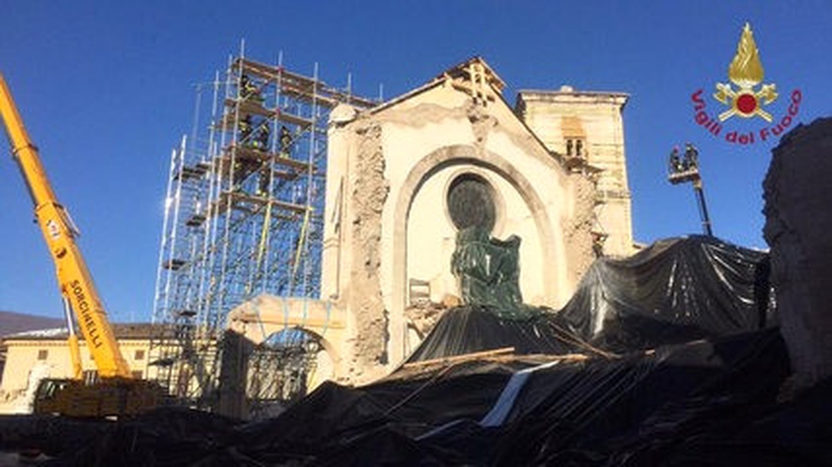 Norcia\'da Depremin Yıktığı Tarihi Kilise İçin Güçlendirme Çalışması