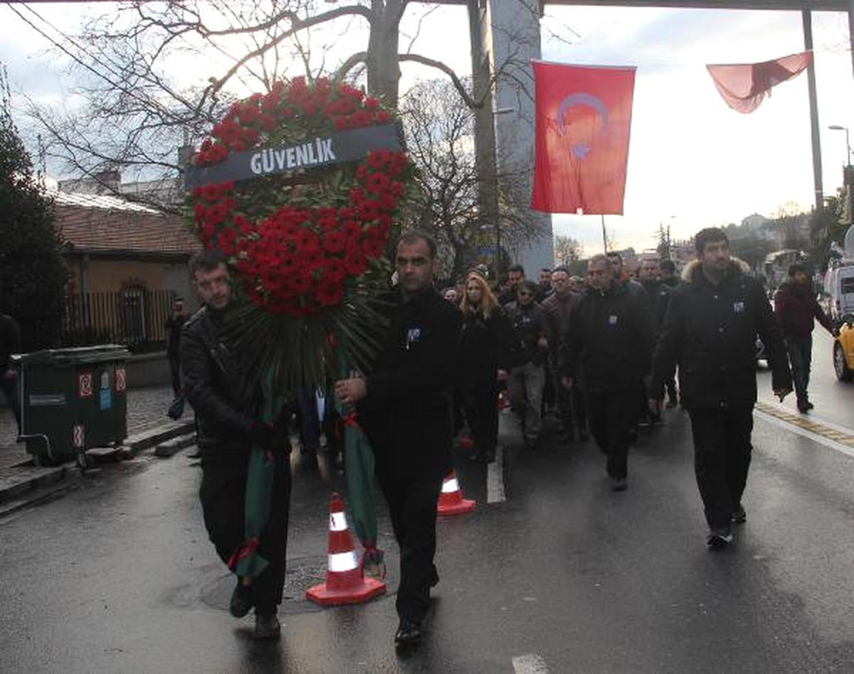 Özel Güvenlikçiler Reina Önünde Arkadaşlarını Andı