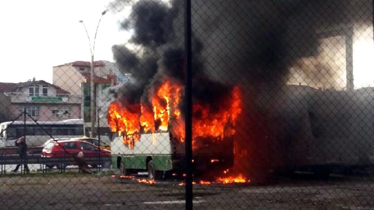 Park Halindeki 2 Otobüs Alev Alev Yandı