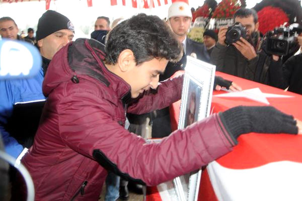 Şehit Polis Yener Arslan, Gaziantep\'te Toprağa Verildi