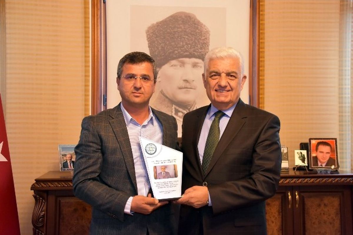 Seydikemer Ören Muhtarı\'ndan Başkan Gürün\'e Teşekkür Plaketi