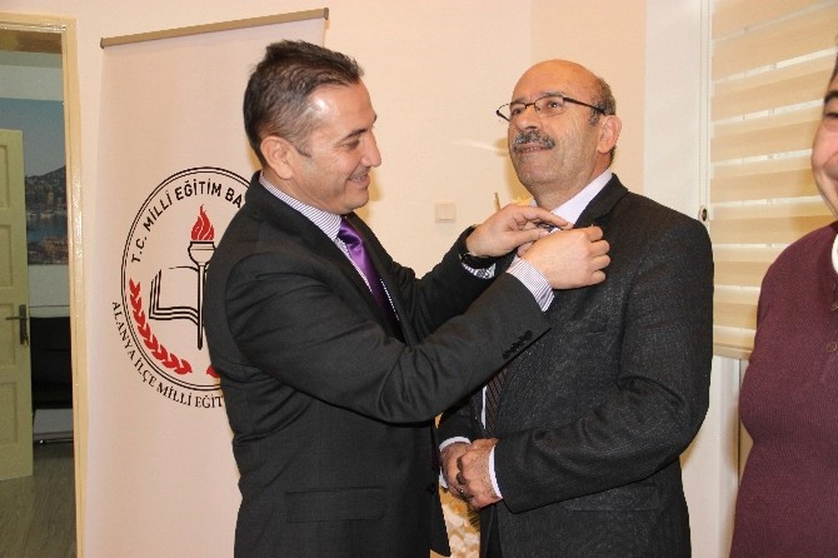 Sigarayı Bırakan Personele Çeyrek Altın Ödülü
