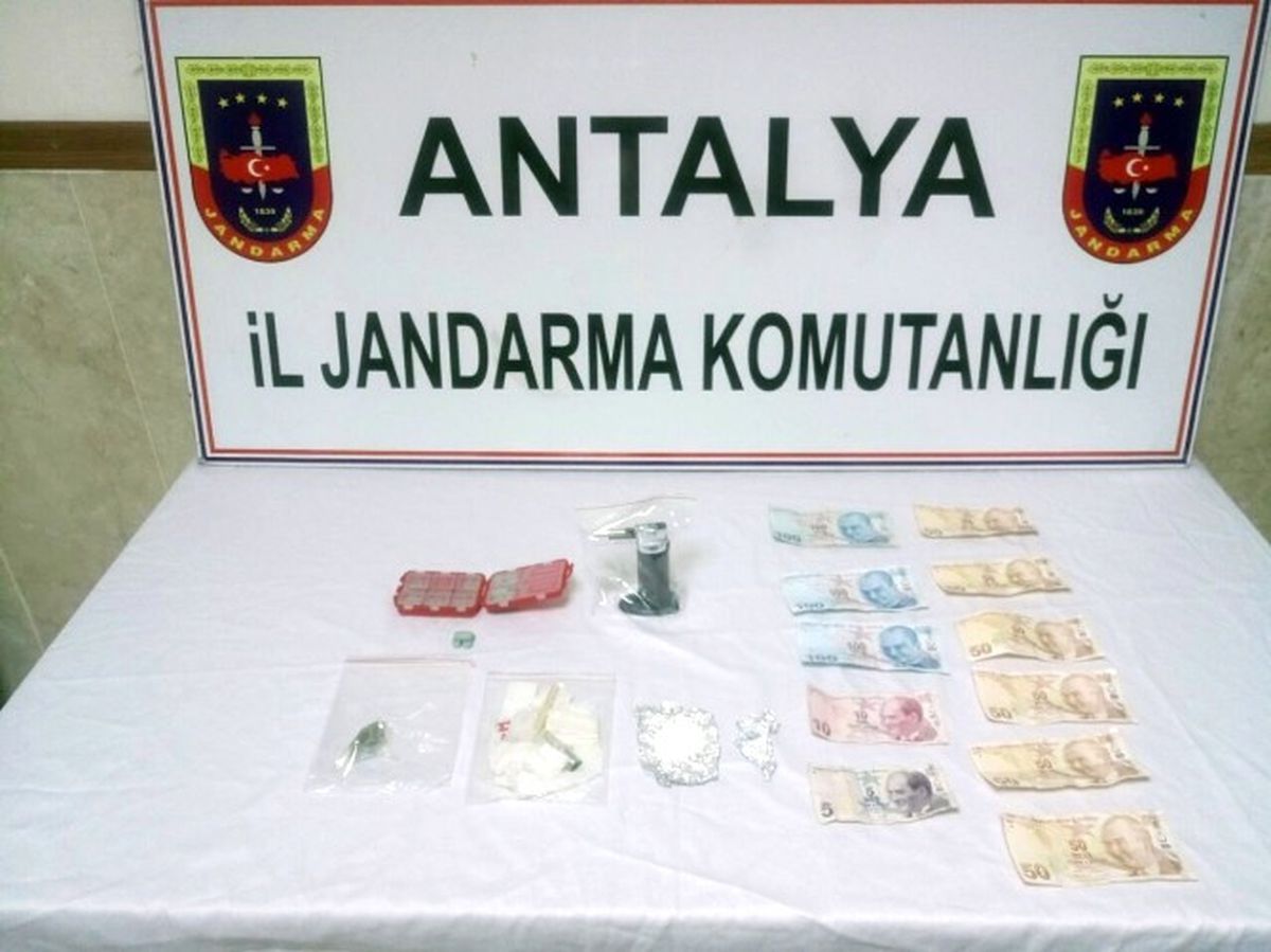 Şüphe Üzerine Durdurulan Şahıslardan Uyuşturucu Çıktı