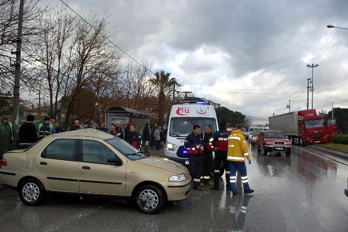 Tır Otomobile Çarptı: 1 Yaralı