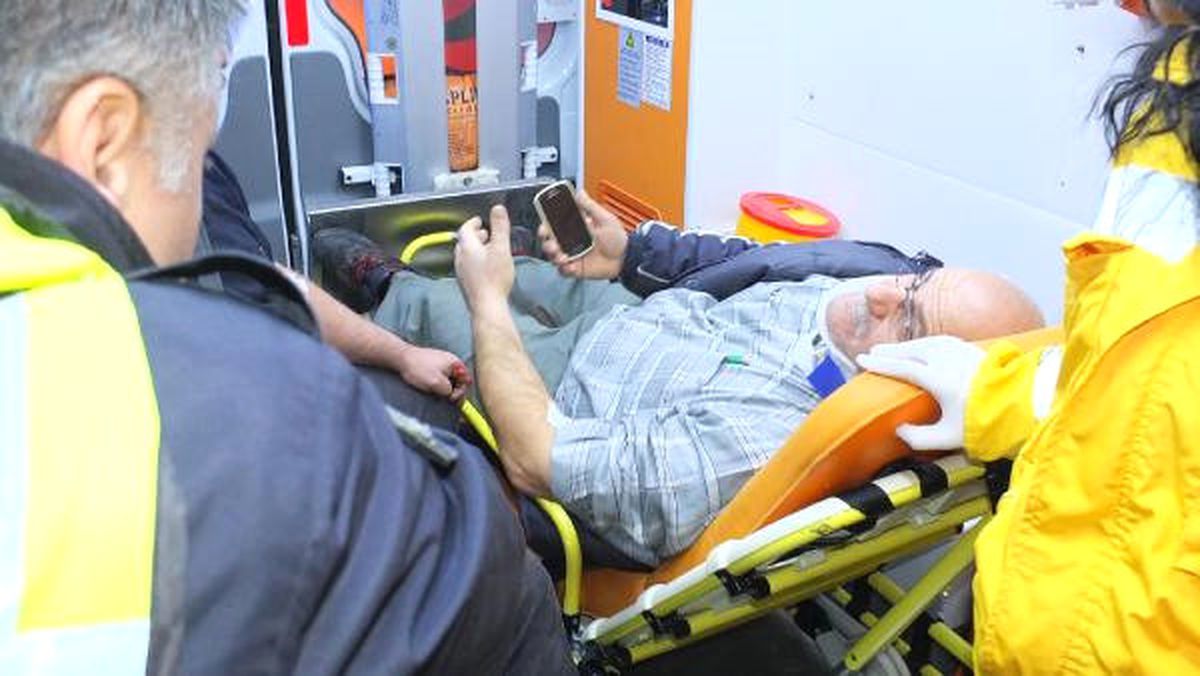 Tır Otoyoldan Yola Uçtu, Kamyona Çarptı