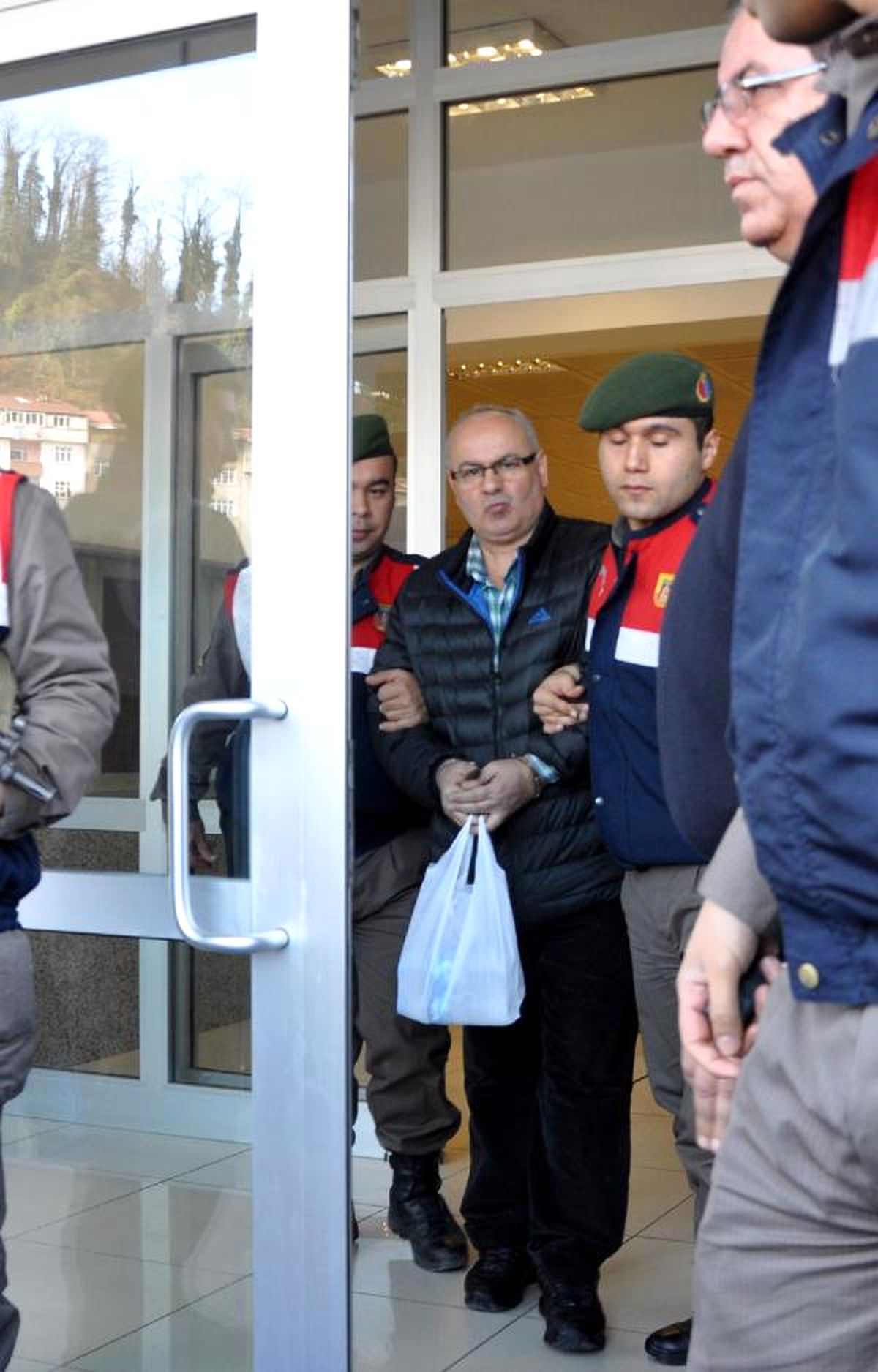 Trabzon\'da Annesi ve 3 Kardeşini Tüfekle Öldüren Zanlı Tutuklandı