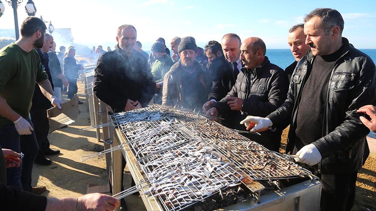 Üç Ton Hamsi Bir Saatte Tükendi