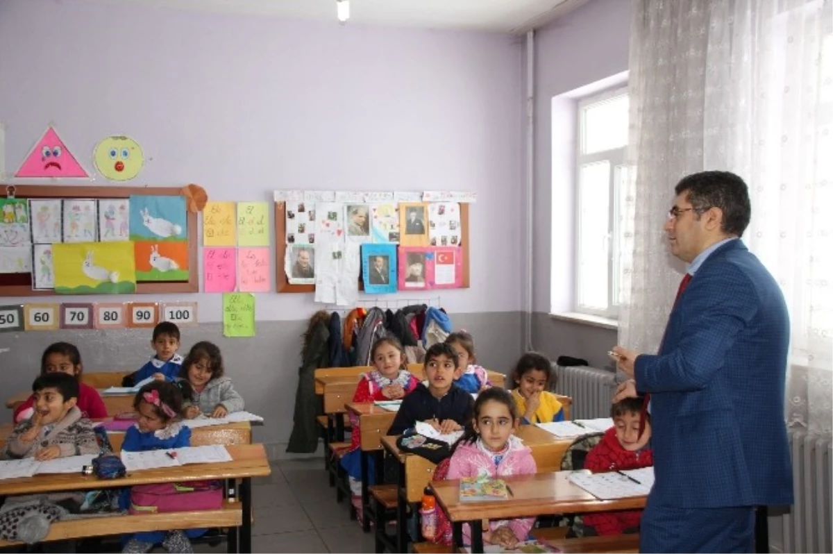 Varto Kaymakamı Çetin, Okulları Ziyaret Etti