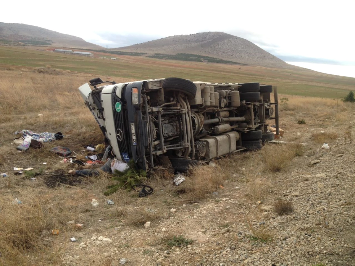 Zonguldak\'ta Devrilen Kamyonun Sürücüsü Öldü