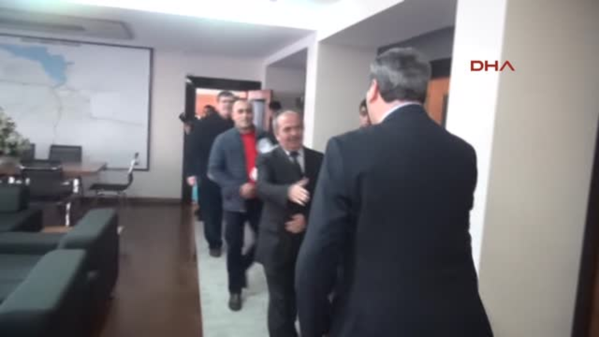 Adana Öğrencilerden Şehitler ve Bayrağa Saygı