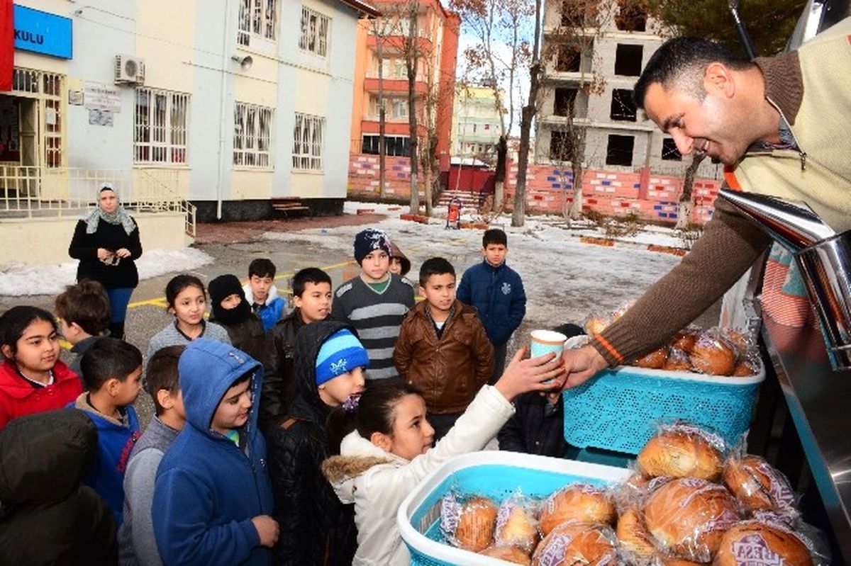 Aksaray Belediyesi\'nden Öğrencilere Sıcak Çorba
