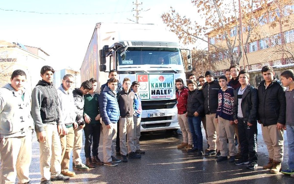 Aksaray\'da Öğrencilerden Halep\'e Yardım Tırı